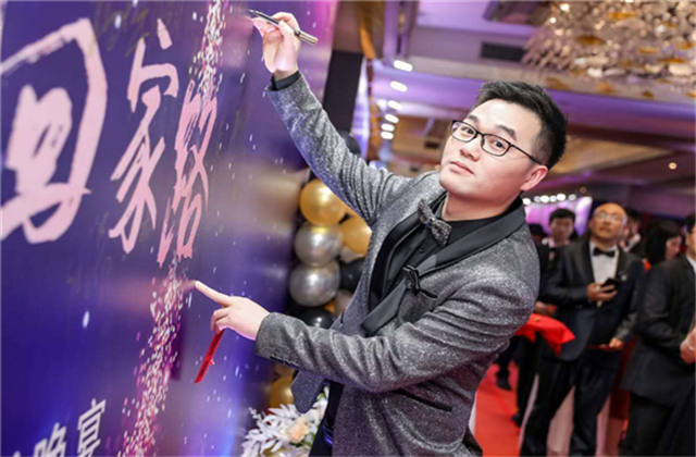 【高光“疫”事】勇敢逆行的特殊“网约车”——尊凯实业90后，用信念打通生命运输线